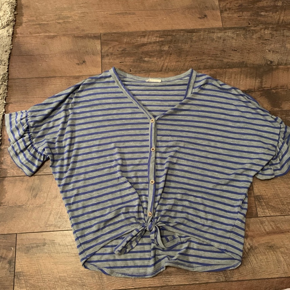 Size medium blouse.